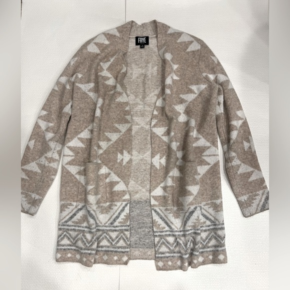 Frye Women's Southwestern Aztec Tan Cardigan
Size Medium - Picture 7 of 8